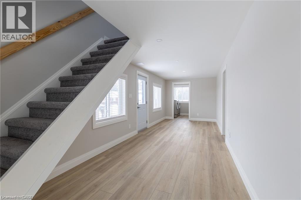 34 Close Avenue, Cambridge, ON - Indoor Photo Showing Other Room