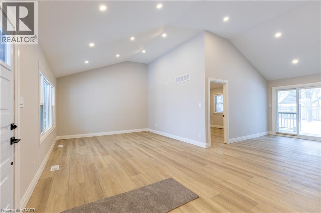 34 Close Avenue, Cambridge, ON - Indoor Photo Showing Other Room