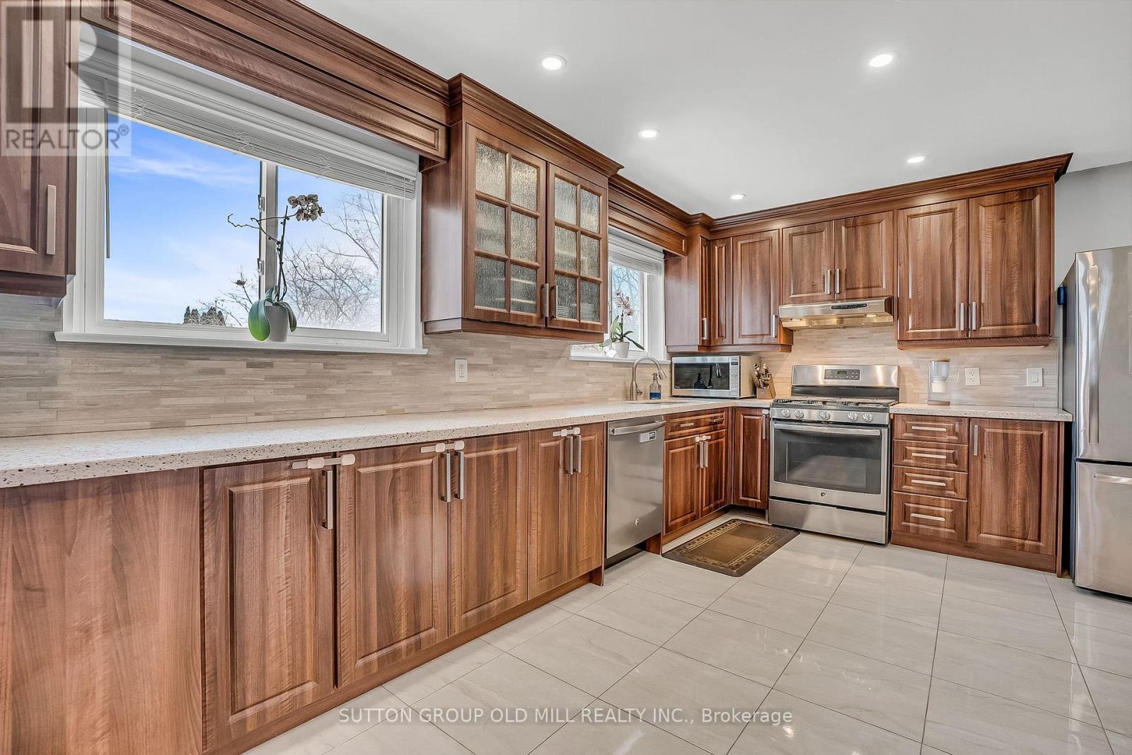 1879 Sandgate Crescent, Mississauga, ON - Indoor Photo Showing Kitchen