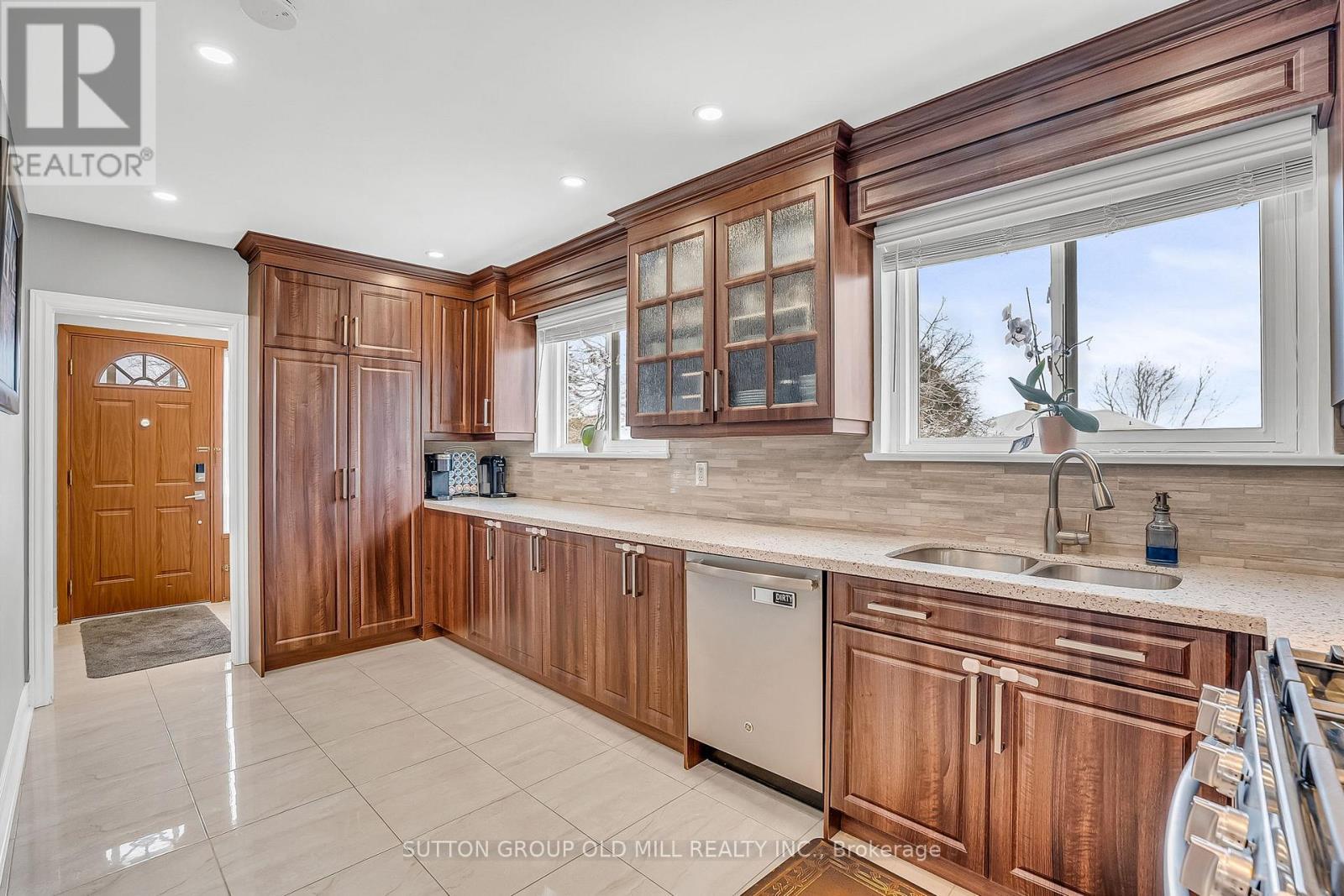 1879 Sandgate Crescent, Mississauga, ON - Indoor Photo Showing Kitchen With Double Sink