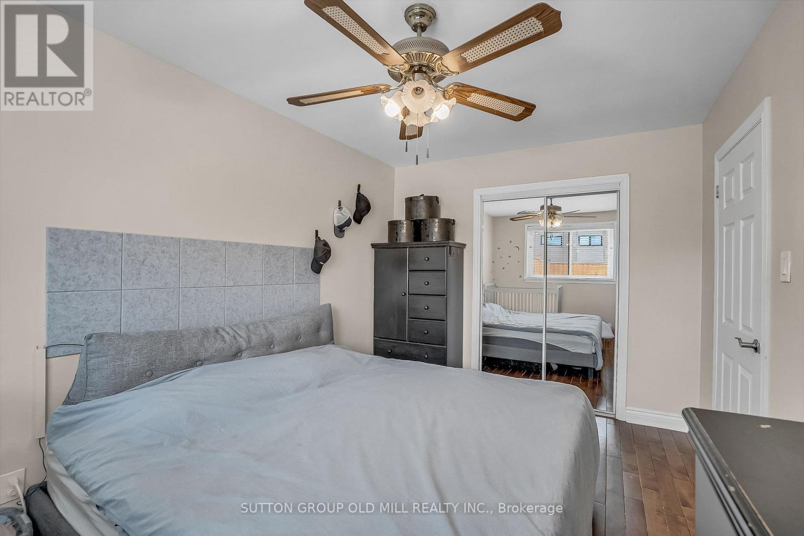 1879 Sandgate Crescent, Mississauga, ON - Indoor Photo Showing Bedroom