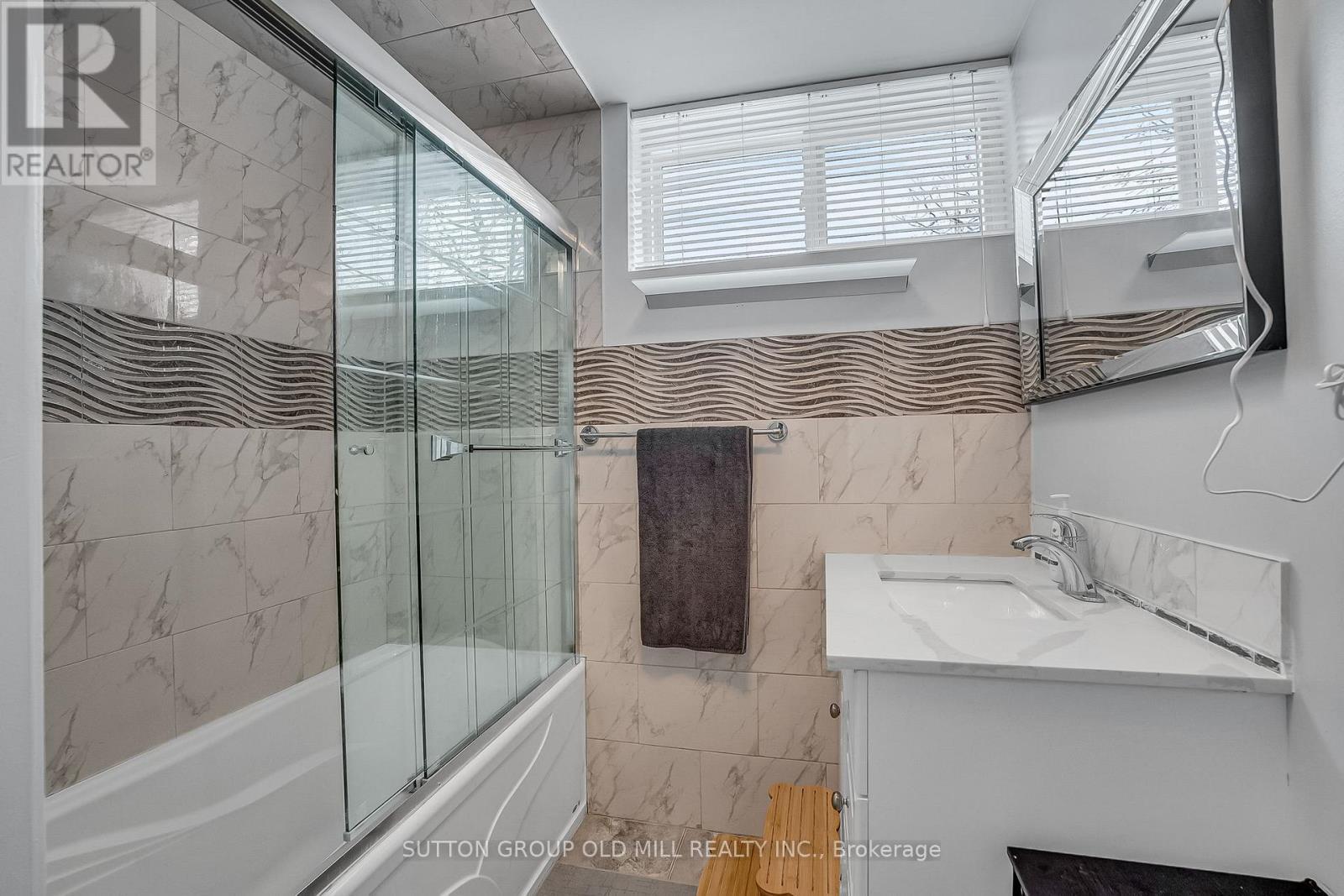 1879 Sandgate Crescent, Mississauga, ON - Indoor Photo Showing Bathroom