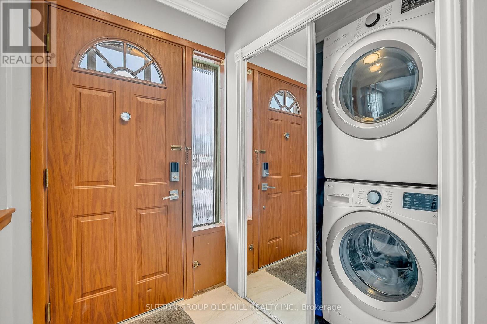 1879 Sandgate Crescent, Mississauga, ON - Indoor Photo Showing Laundry Room