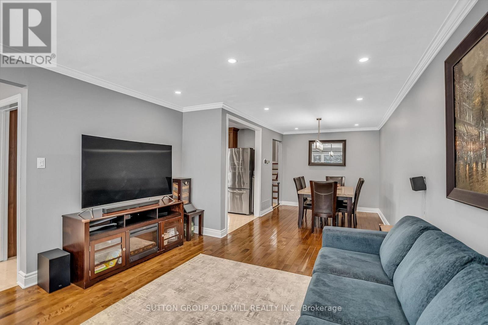 1879 Sandgate Crescent, Mississauga, ON - Indoor Photo Showing Living Room
