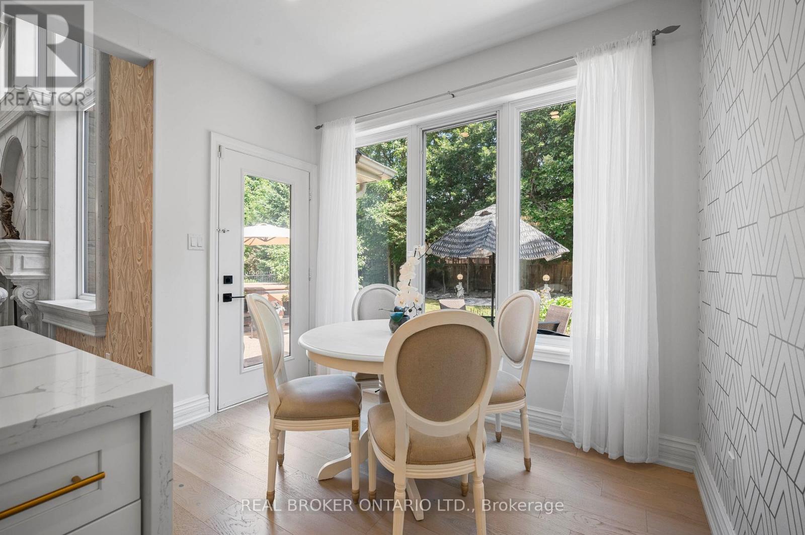 215 Black Maple Court, Kitchener, ON - Indoor Photo Showing Dining Room