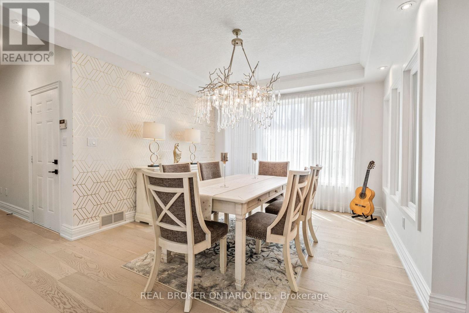215 Black Maple Court, Kitchener, ON - Indoor Photo Showing Dining Room