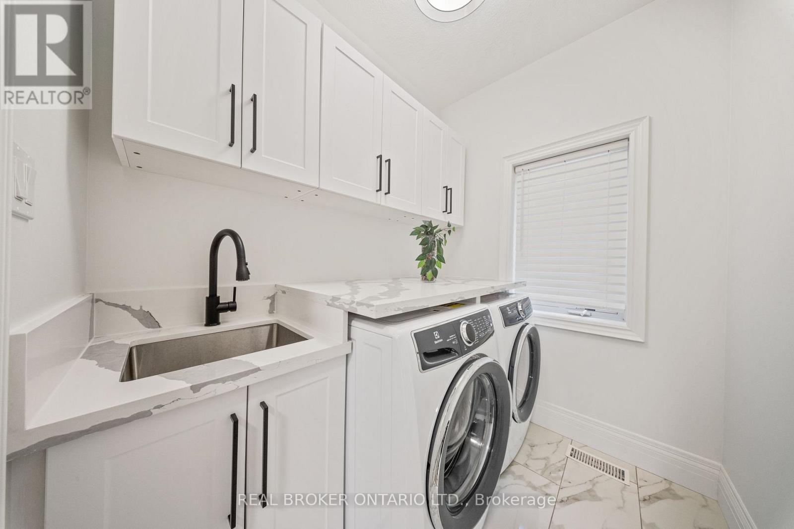 215 Black Maple Court, Kitchener, ON - Indoor Photo Showing Laundry Room
