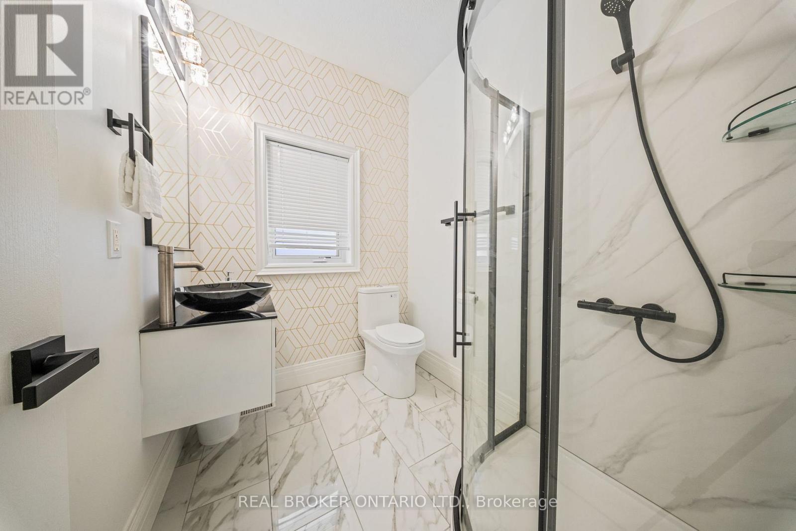 215 Black Maple Court, Kitchener, ON - Indoor Photo Showing Bathroom