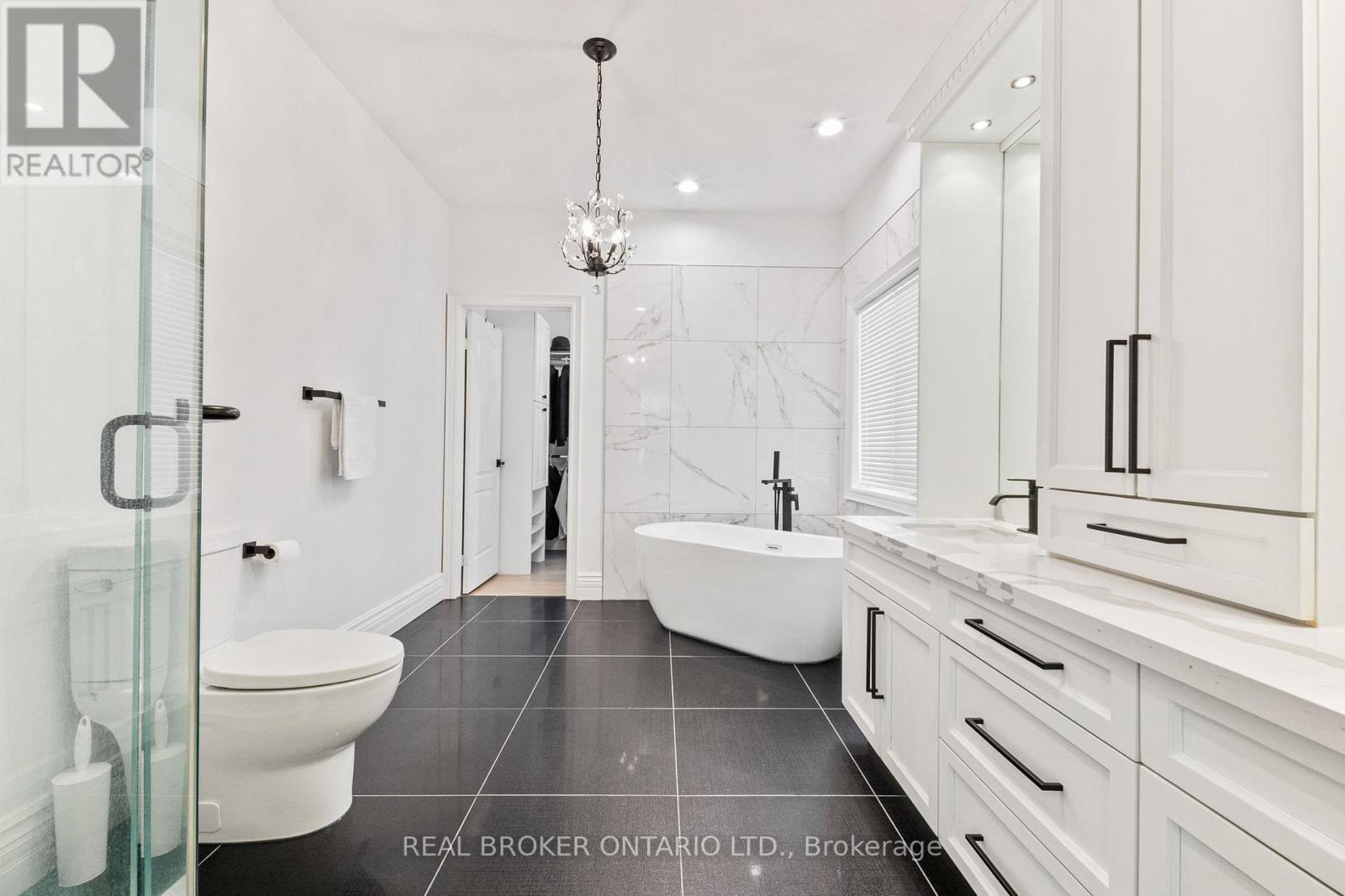 215 Black Maple Court, Kitchener, ON - Indoor Photo Showing Bathroom