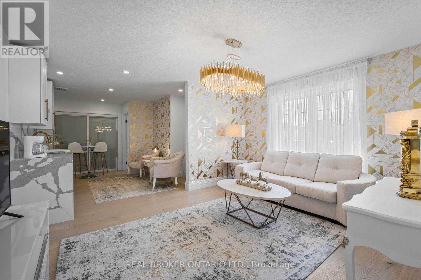 215 Black Maple Court, Kitchener, ON - Indoor Photo Showing Living Room