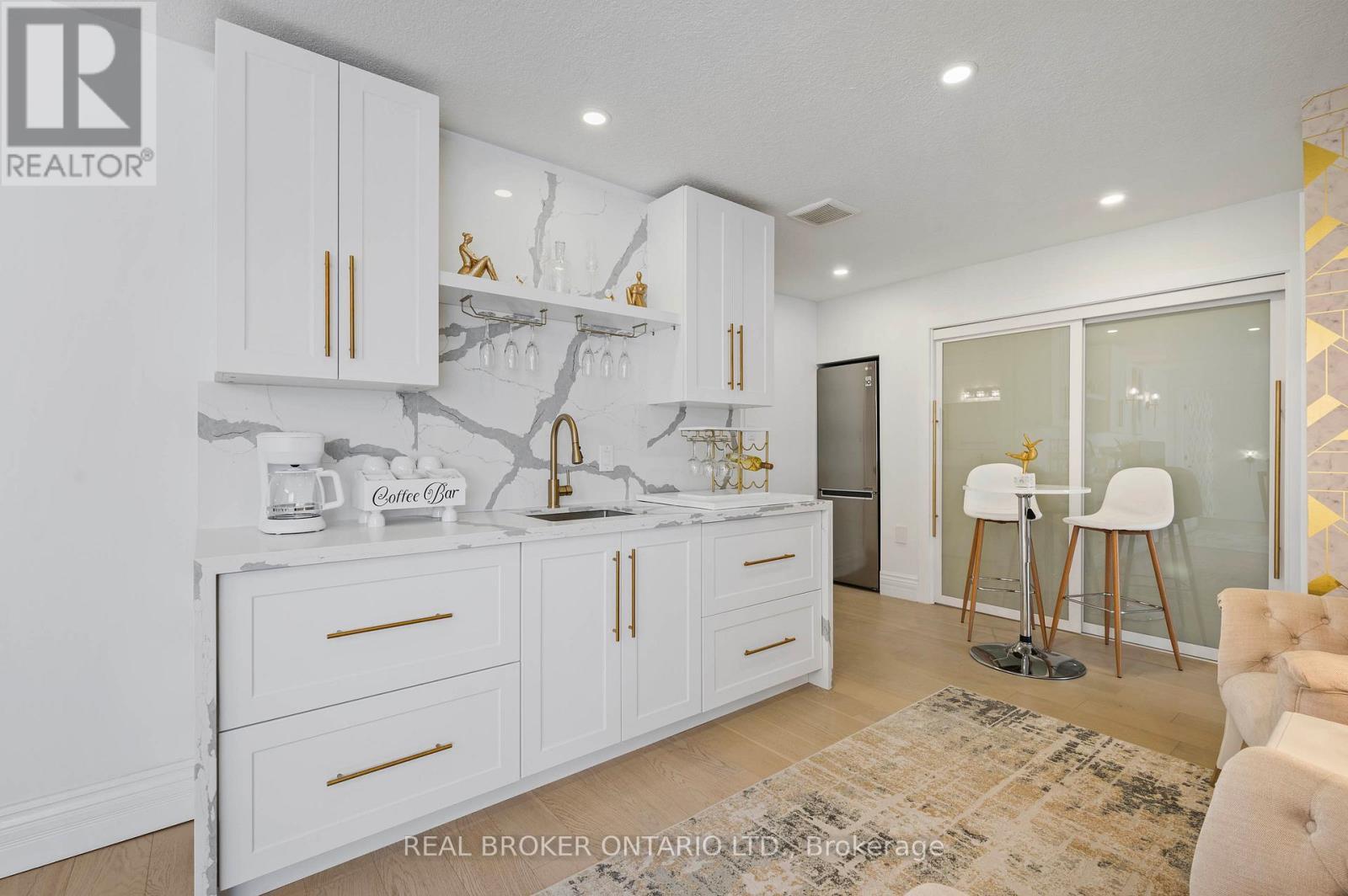 215 Black Maple Court, Kitchener, ON - Indoor