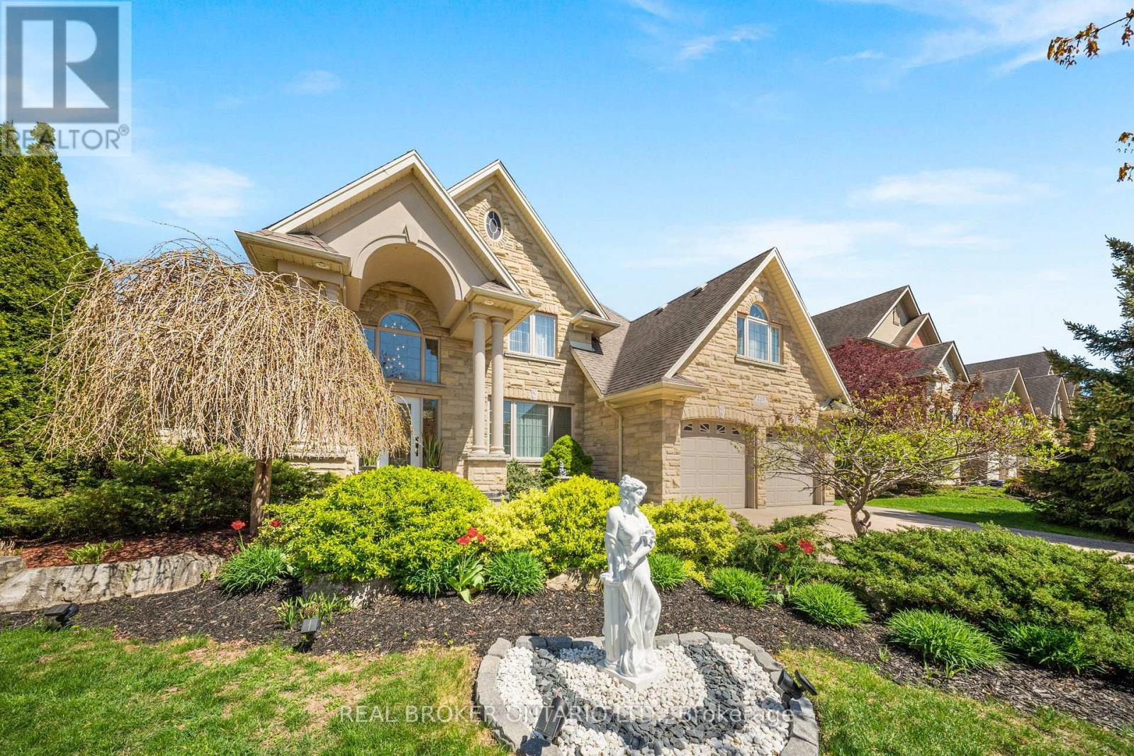 215 Black Maple Court, Kitchener, ON - Outdoor