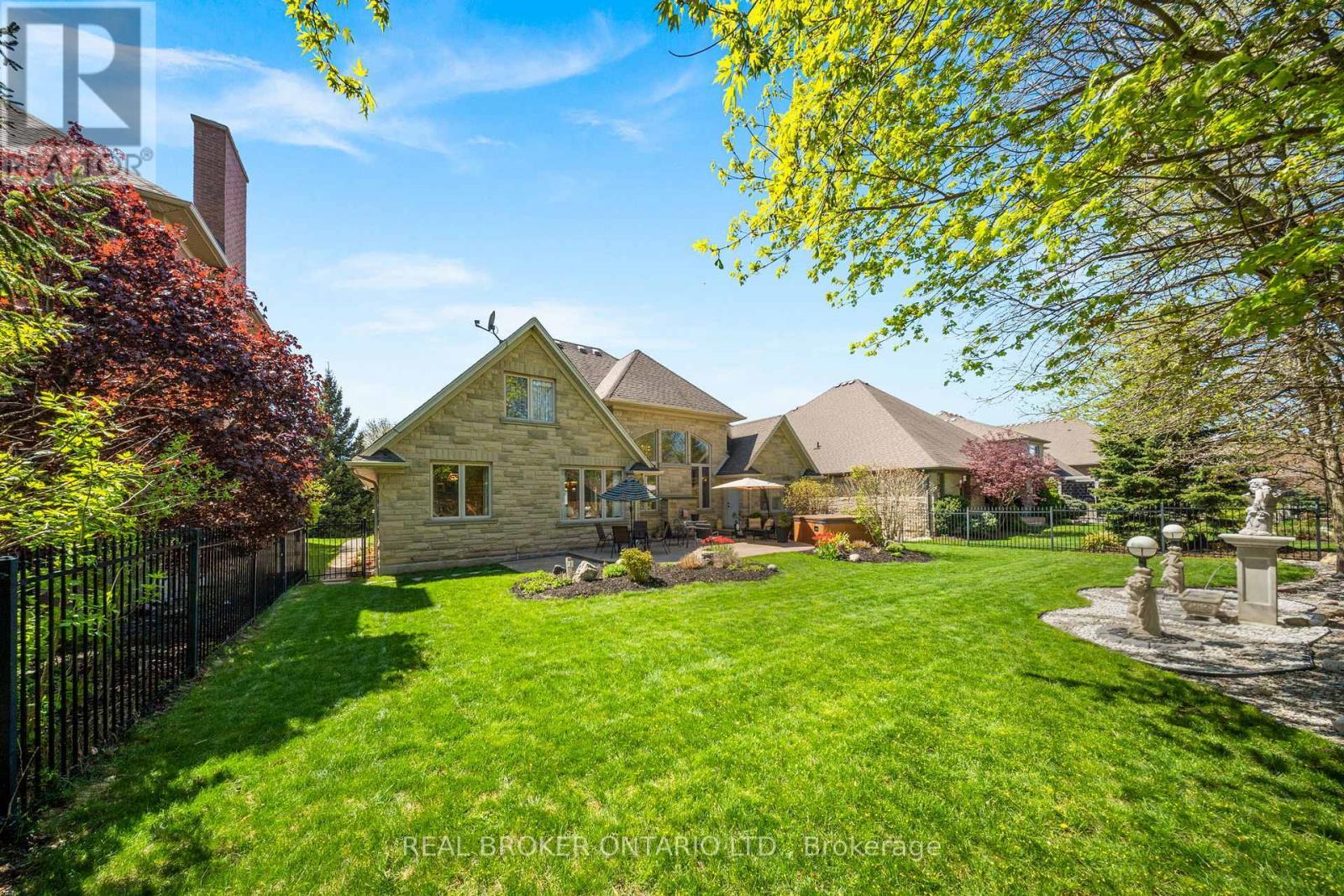 215 Black Maple Court, Kitchener, ON - Outdoor