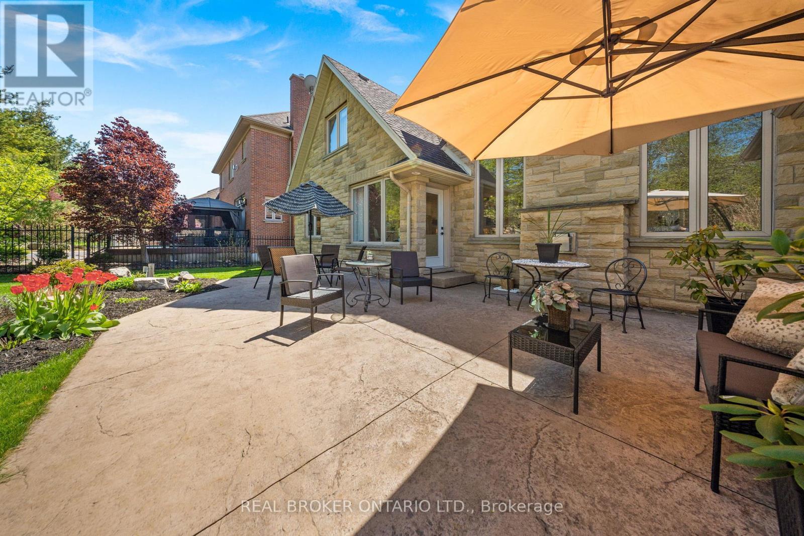 215 Black Maple Court, Kitchener, ON - Outdoor