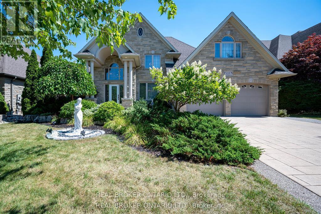 215 Black Maple Court, Kitchener, ON - Outdoor