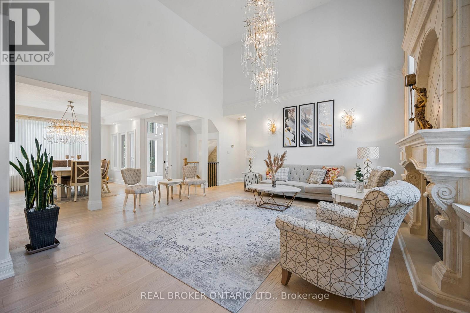 215 Black Maple Court, Kitchener, ON - Indoor Photo Showing Living Room