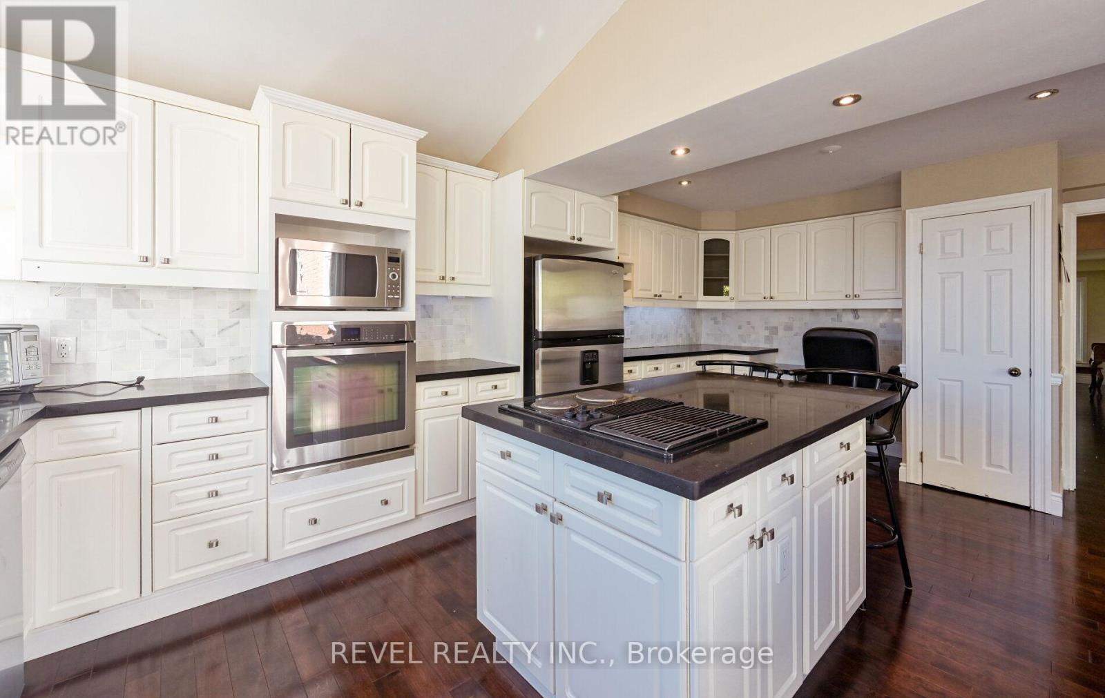 1034 Fredonia Drive, Mississauga, ON - Indoor Photo Showing Kitchen