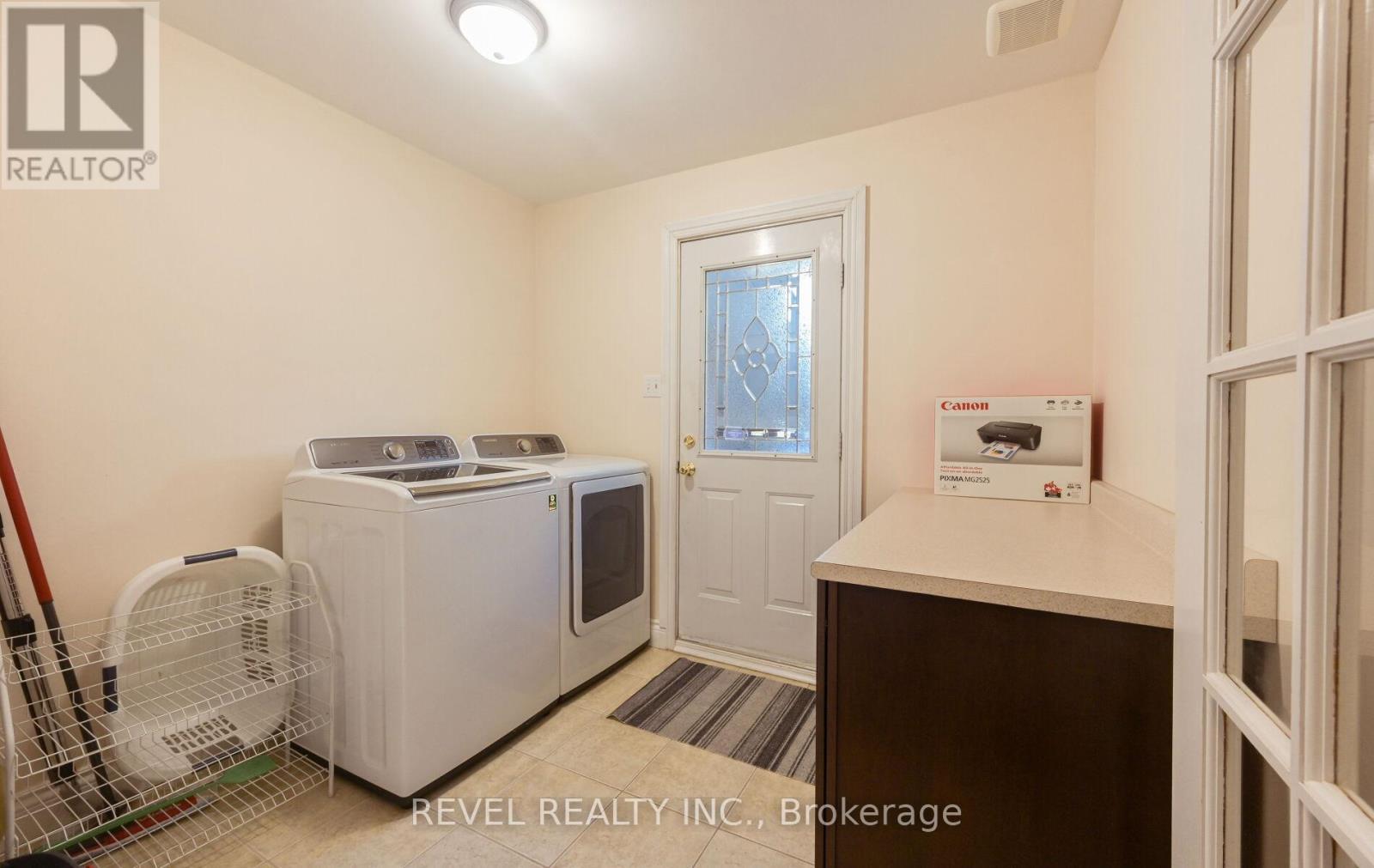1034 Fredonia Drive, Mississauga, ON - Indoor Photo Showing Laundry Room