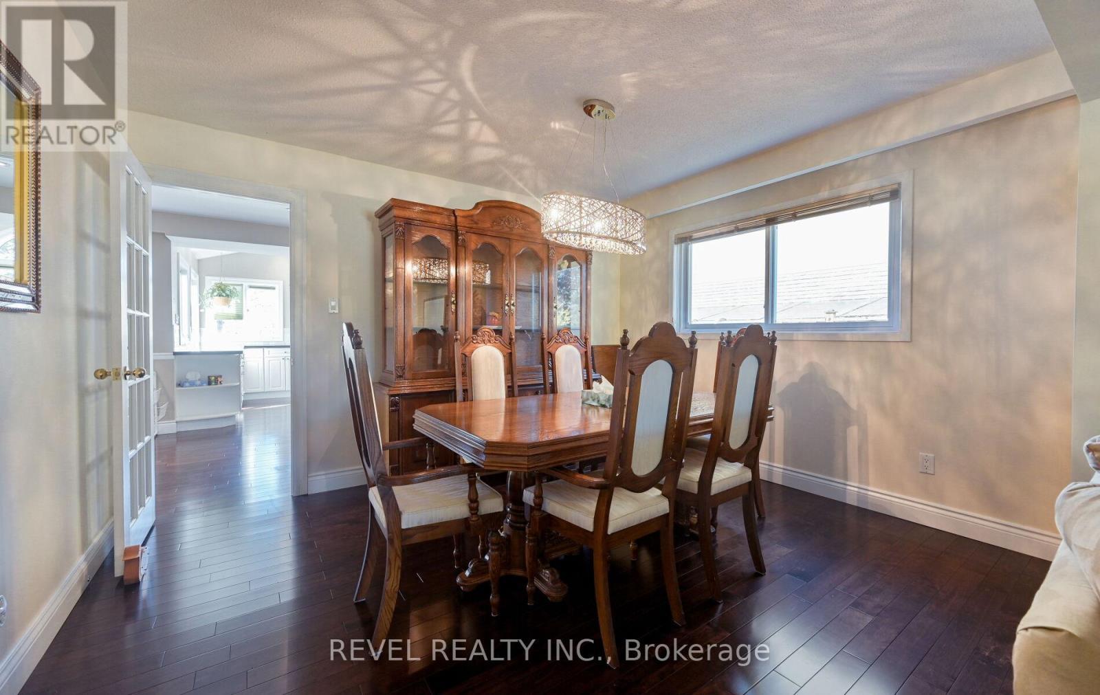 1034 Fredonia Drive, Mississauga, ON - Indoor Photo Showing Dining Room