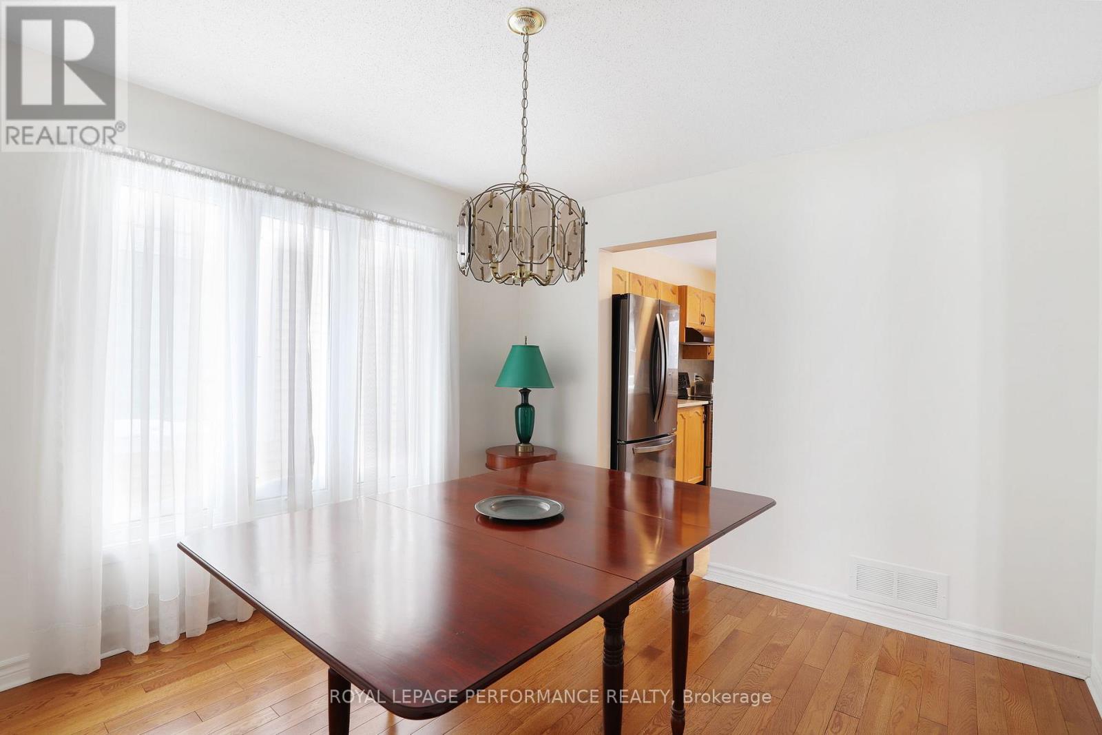 10 Ellisson Way, Ottawa, ON - Indoor Photo Showing Dining Room