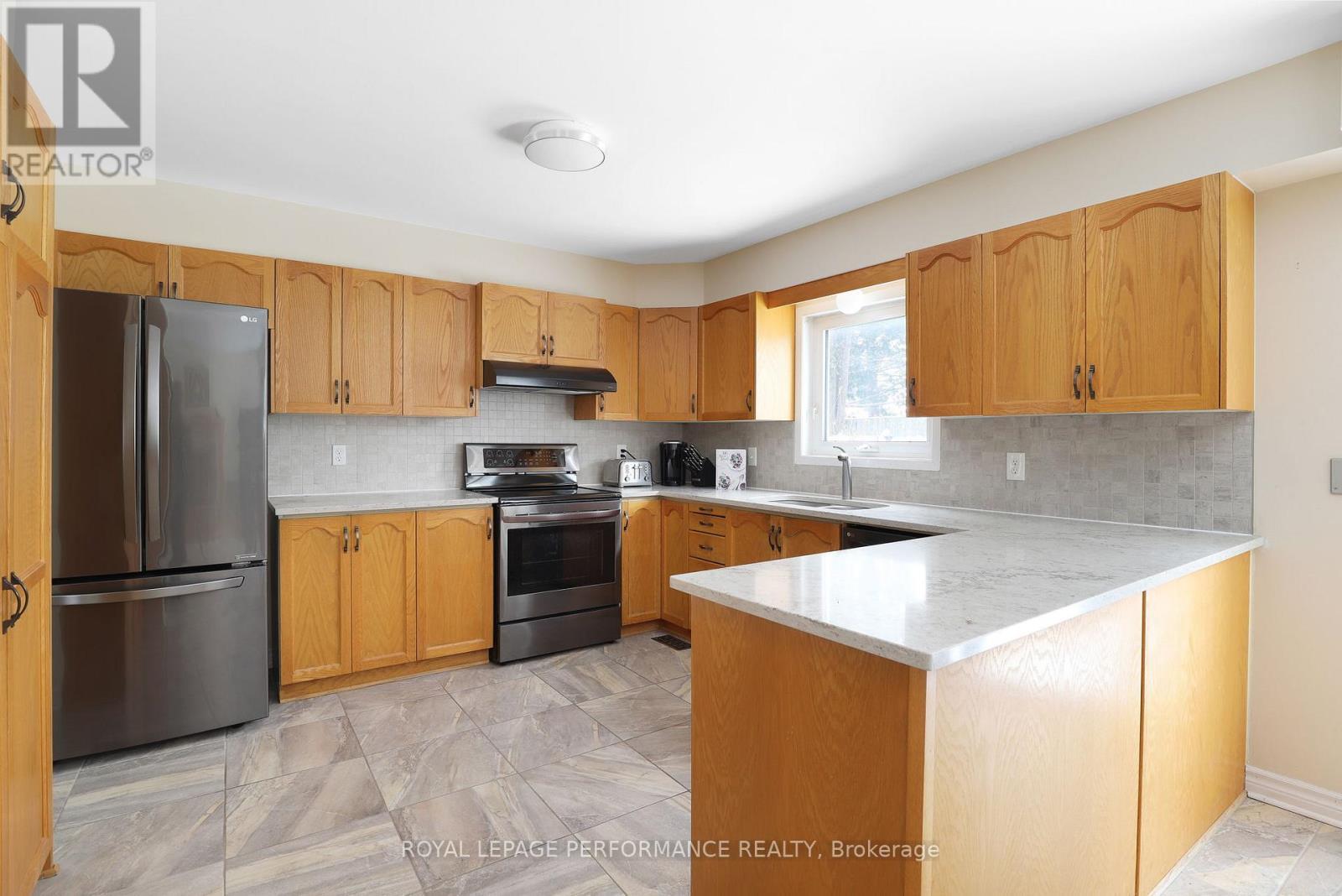 10 Ellisson Way, Ottawa, ON - Indoor Photo Showing Kitchen