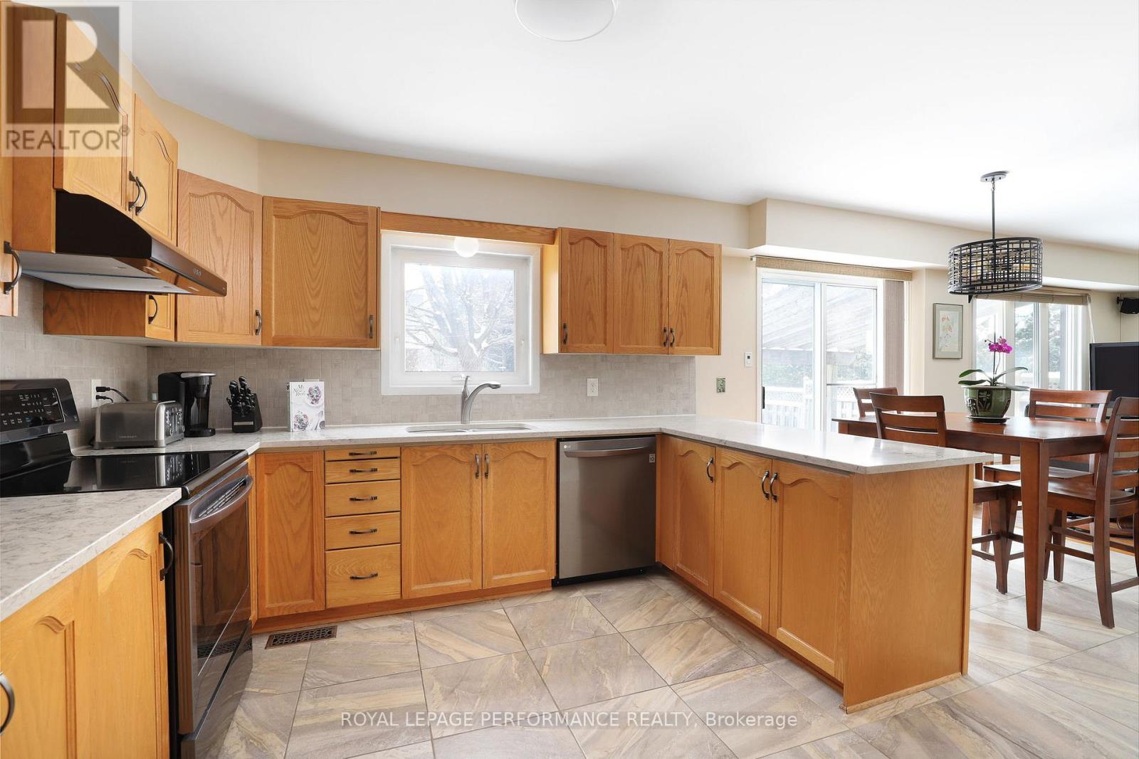 10 Ellisson Way, Ottawa, ON - Indoor Photo Showing Kitchen