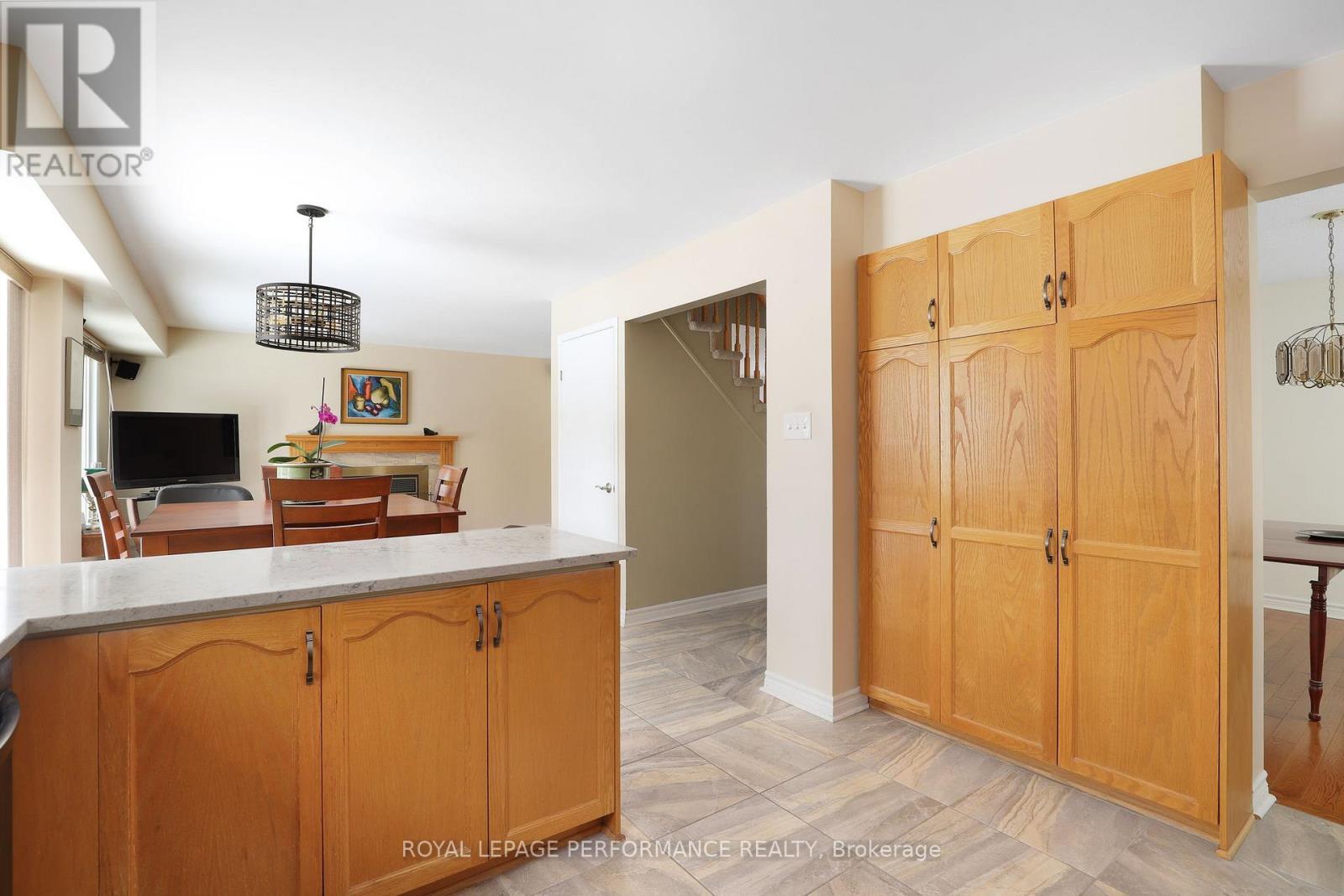 10 Ellisson Way, Ottawa, ON - Indoor Photo Showing Kitchen