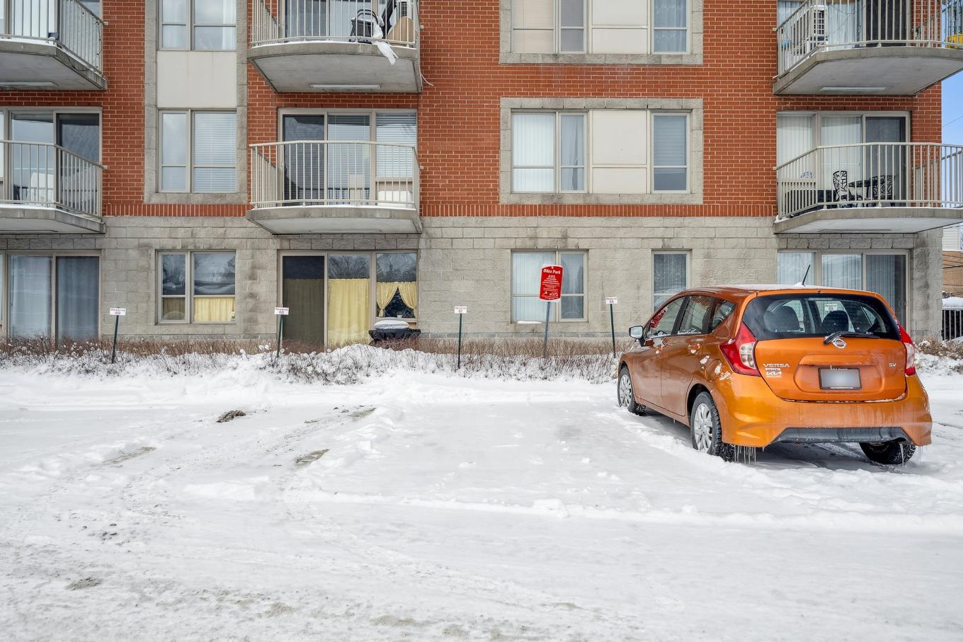 Parking - 103-7050 27E Avenue, Montréal (Saint-Léonard), QC - Outdoor With Balcony