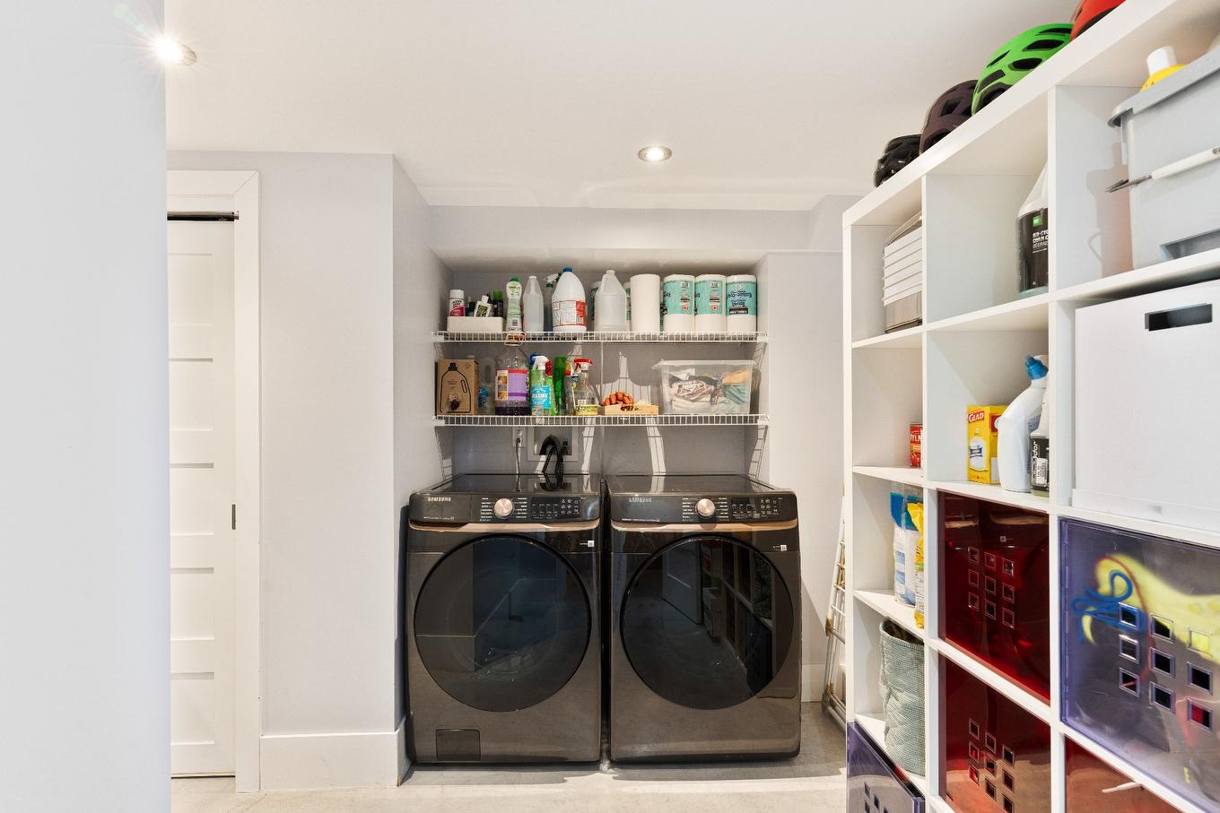 Salle de lavage - 4174 Av. De Melrose, Montréal (Côte-Des-Neiges/Notre-Dame-De-Grâce), QC - Indoor Photo Showing Laundry Room