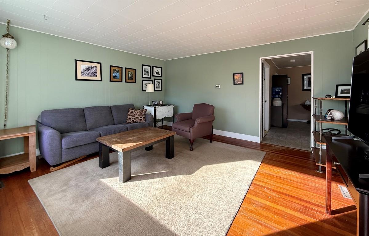 367 Fortier Street, Kimberley, BC - Indoor Photo Showing Living Room
