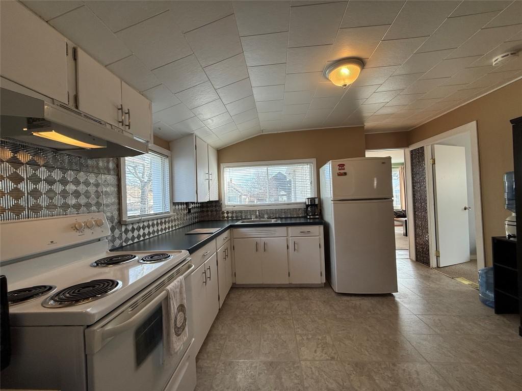 367 Fortier Street, Kimberley, BC - Indoor Photo Showing Kitchen