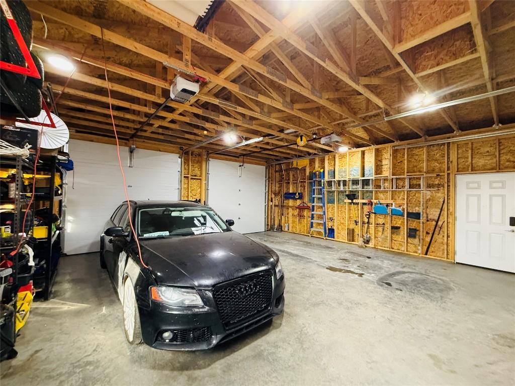 367 Fortier Street, Kimberley, BC - Indoor Photo Showing Garage
