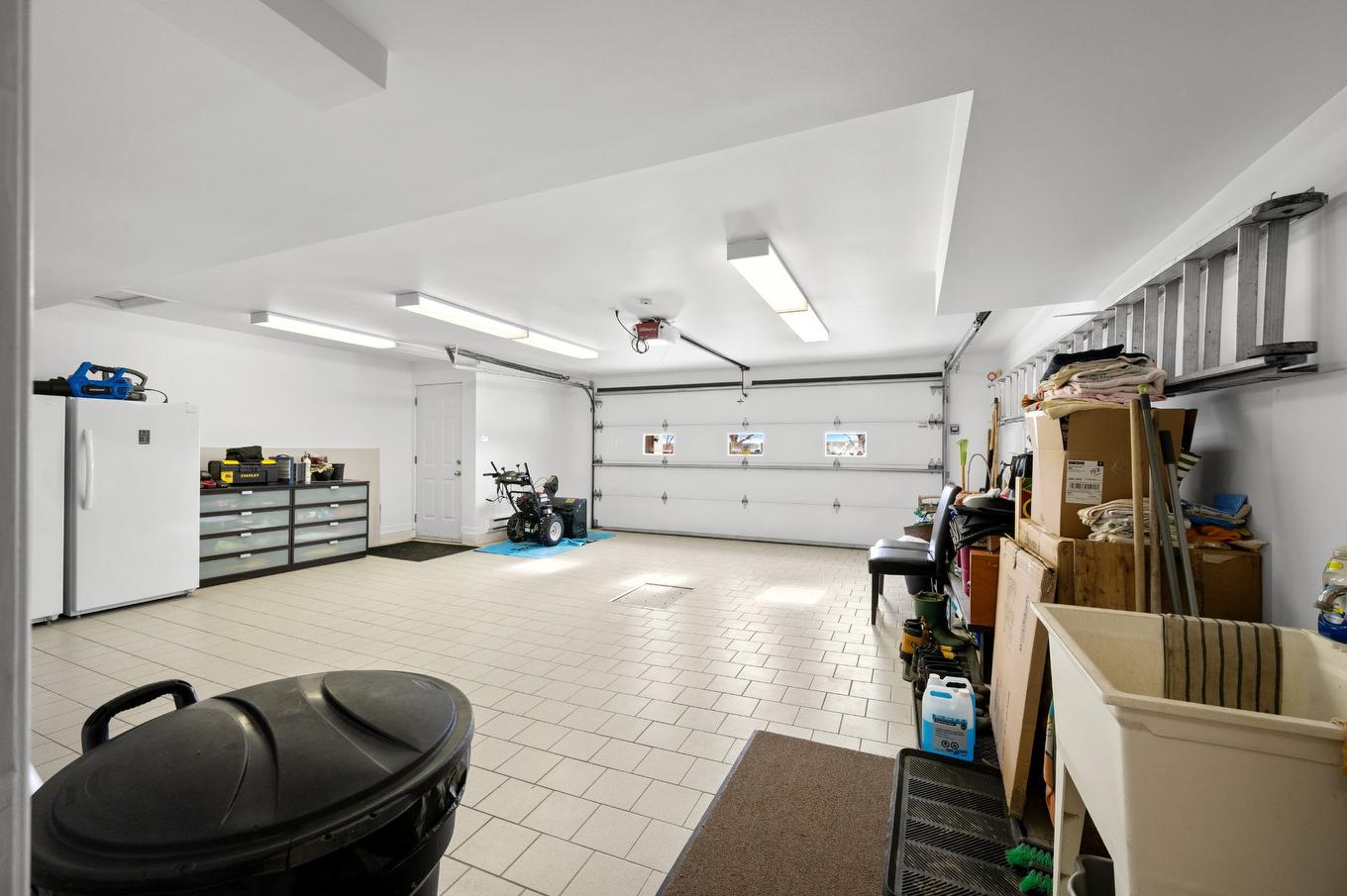 Garage - 1455 Rue Des Quatre-Saisons, Sainte-Adèle, QC - Indoor Photo Showing Garage