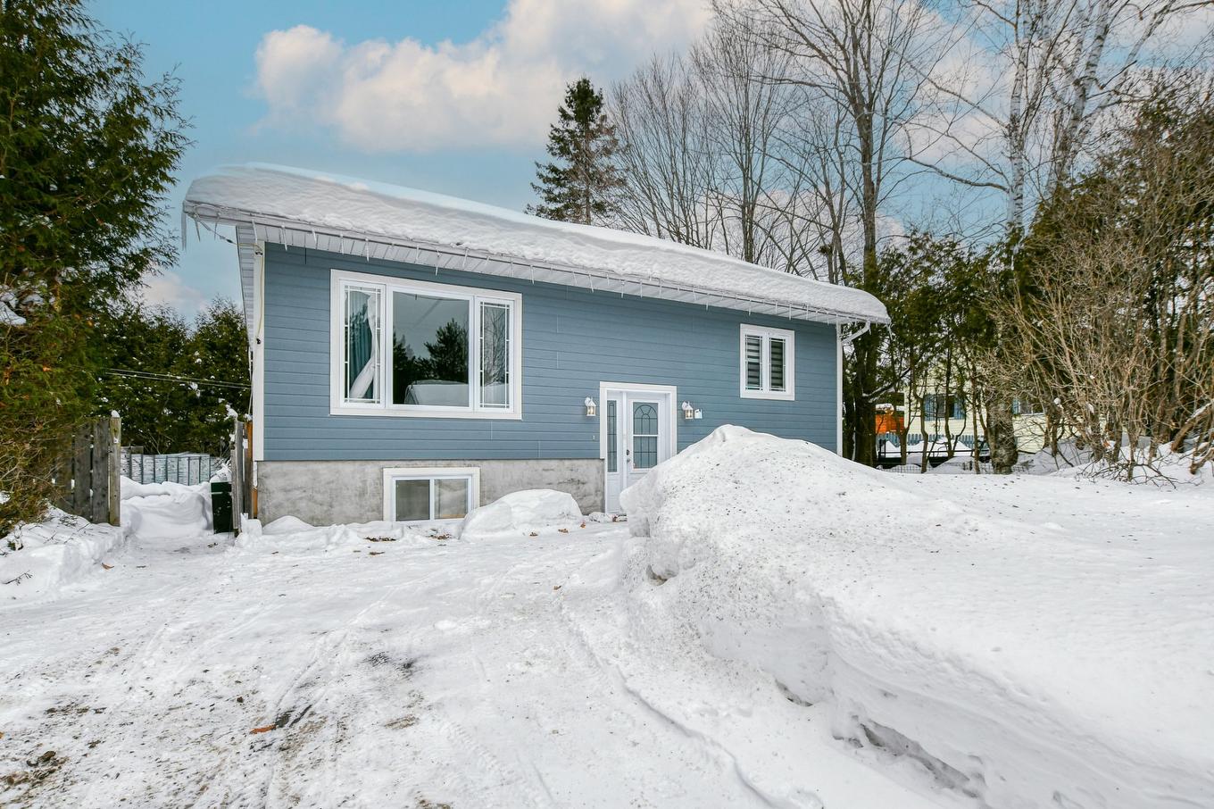 Façade - 705 Rue Dufour, Mont-Tremblant, QC - Outdoor