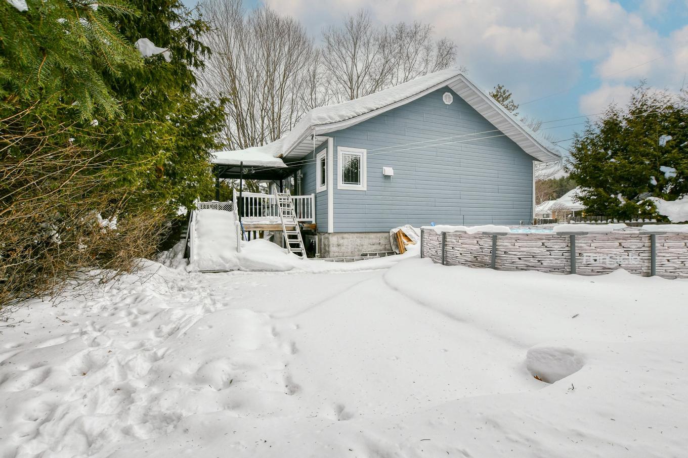 Cour - 705 Rue Dufour, Mont-Tremblant, QC - Outdoor