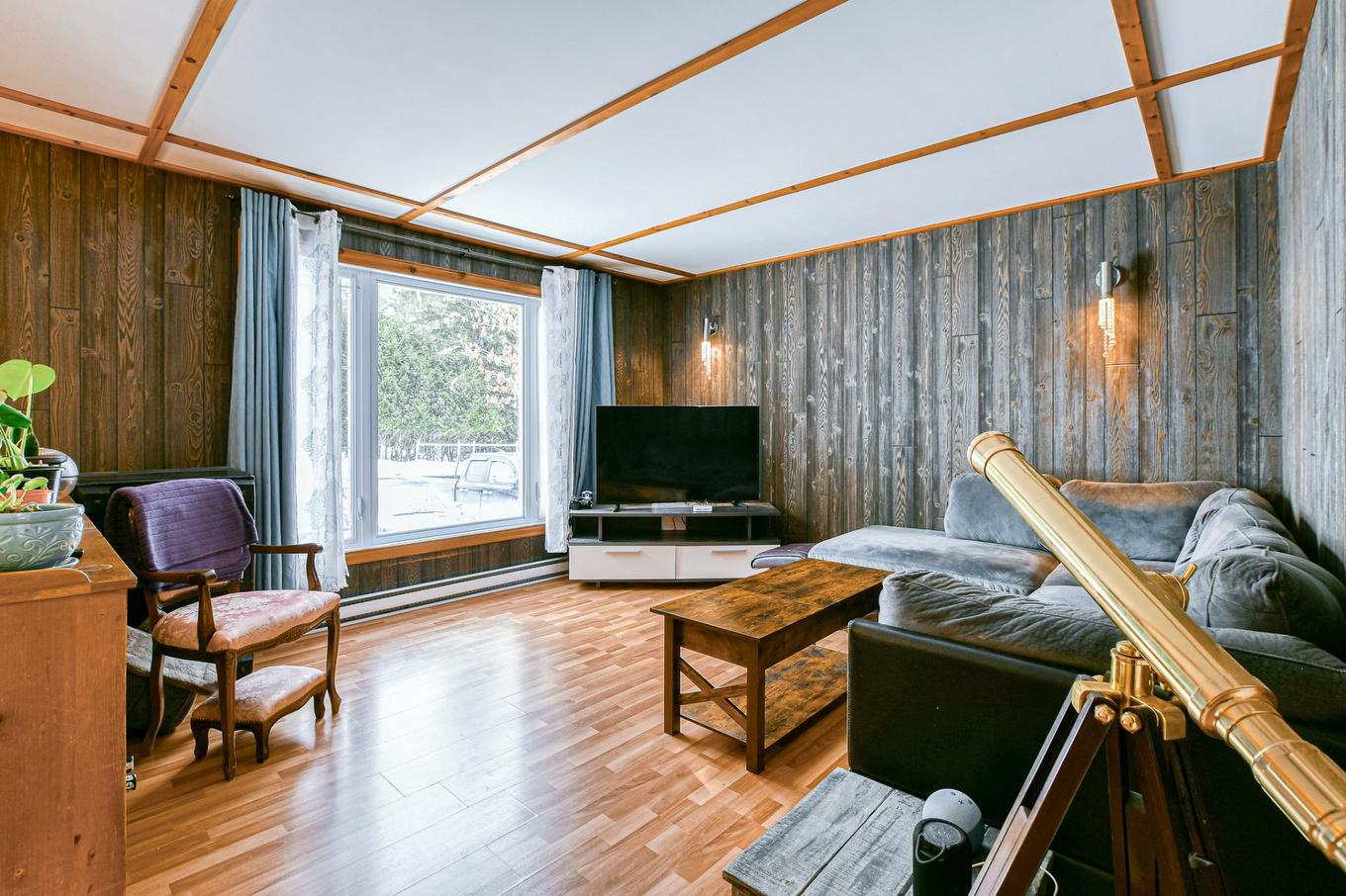 Salon - 705 Rue Dufour, Mont-Tremblant, QC - Indoor