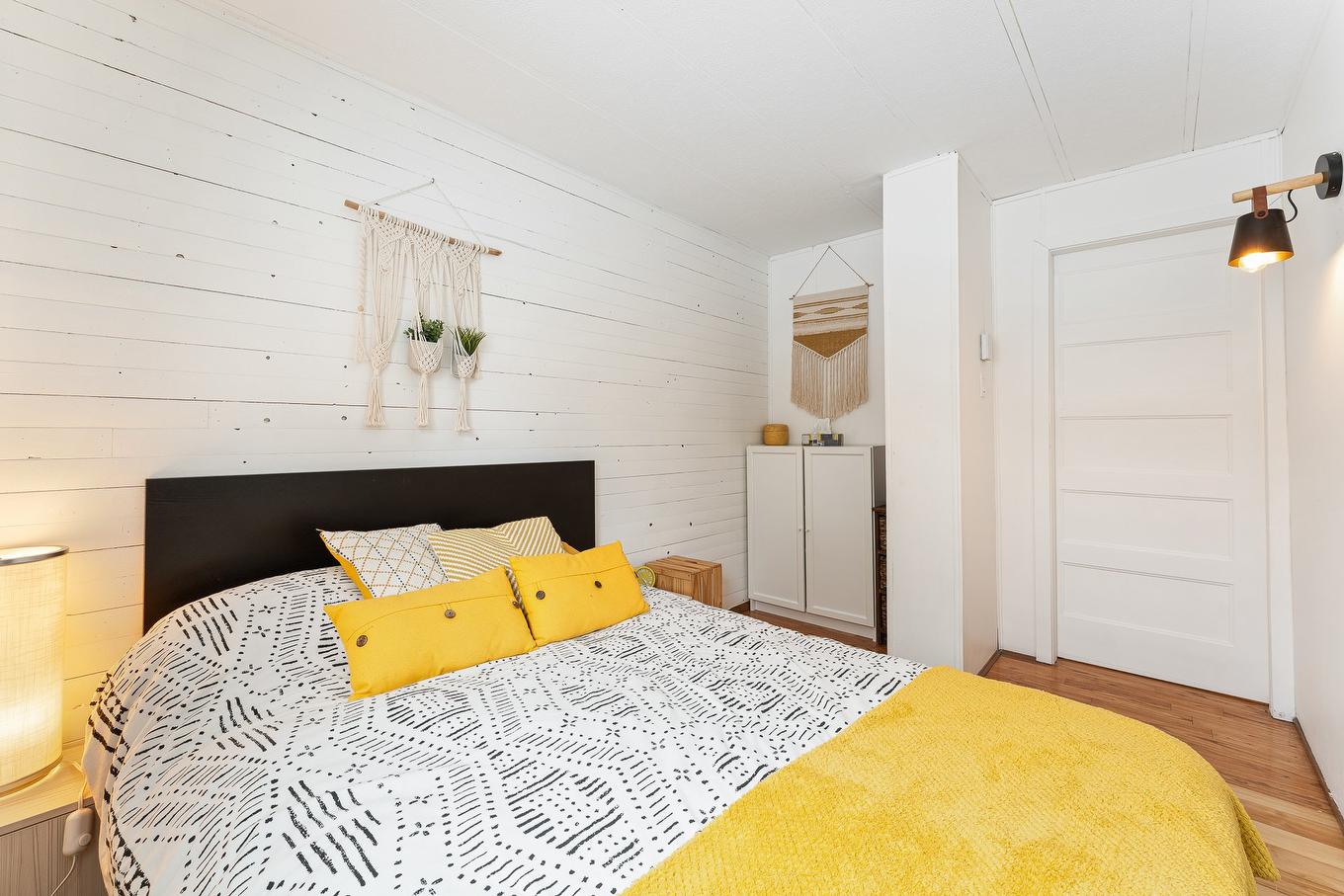 Chambre à coucher - 3 Rue Beauregard, Sutton, QC - Indoor Photo Showing Bedroom