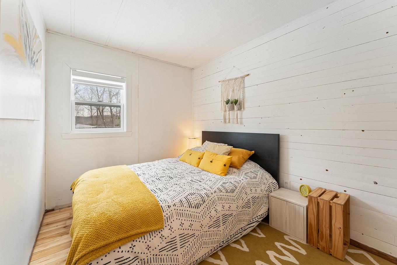 Chambre à coucher - 3 Rue Beauregard, Sutton, QC - Indoor Photo Showing Bedroom