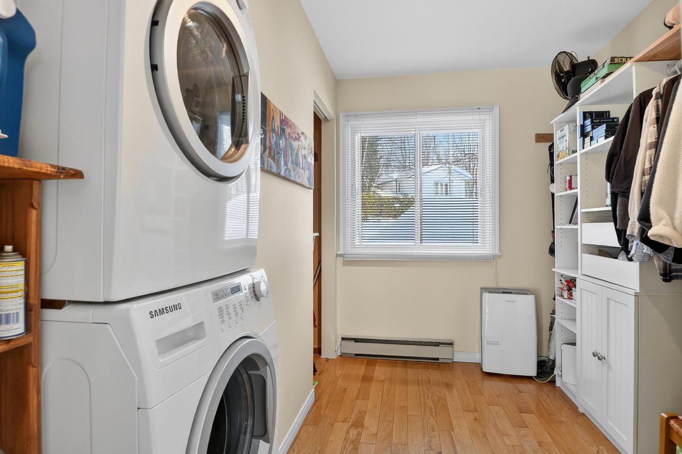 Salle de lavage - 14 60E Avenue, Saint-Hippolyte, QC - Indoor Photo Showing Laundry Room