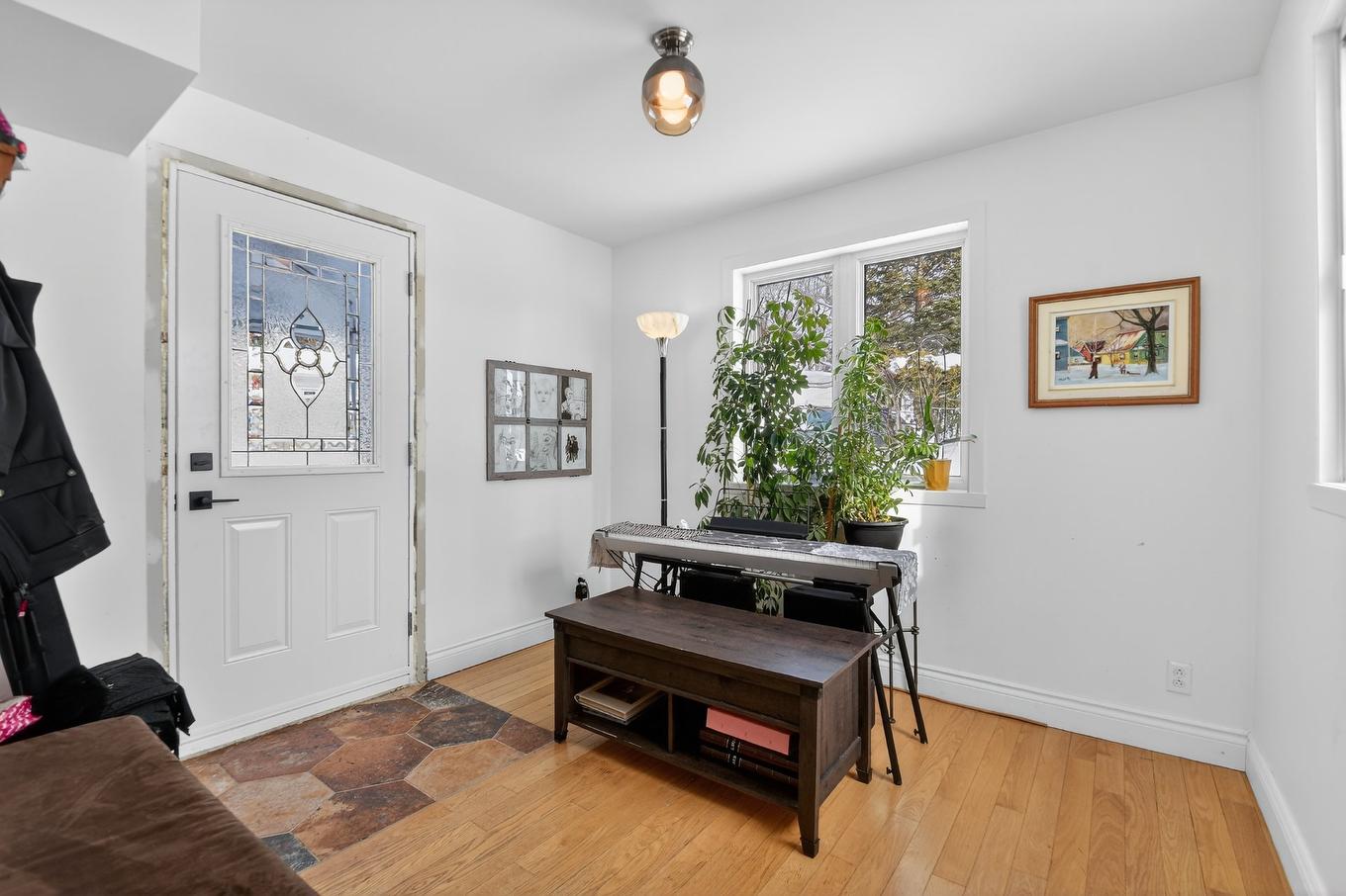 Hall d'entrée/Vestibule - 14 60E Avenue, Saint-Hippolyte, QC - Indoor Photo Showing Other Room