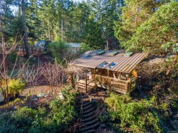 3722 Port Rd Pender Island, BC V0N 2M0