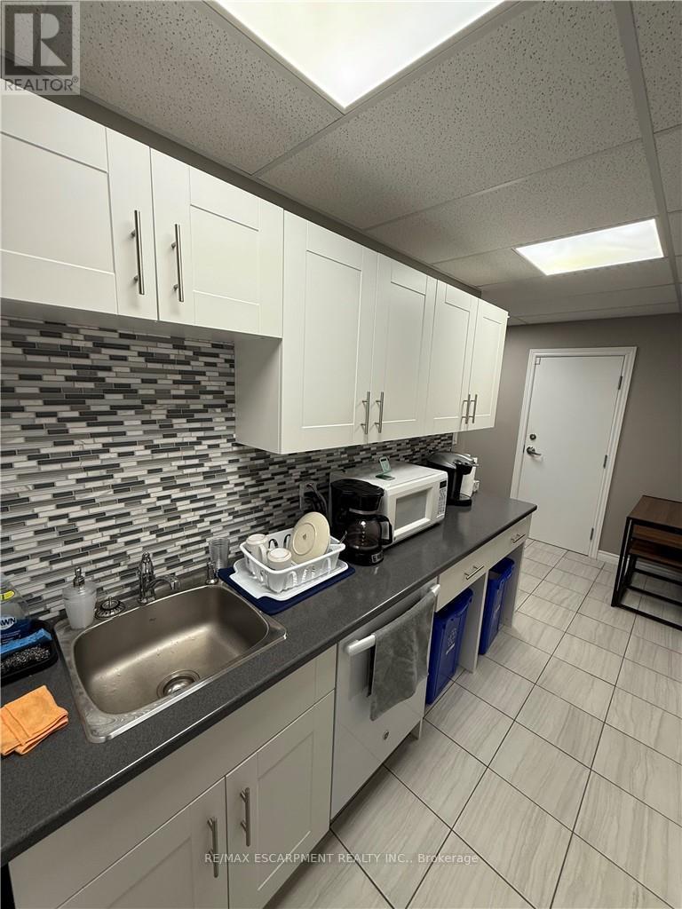 302 Brucedale Avenue, Hamilton, ON