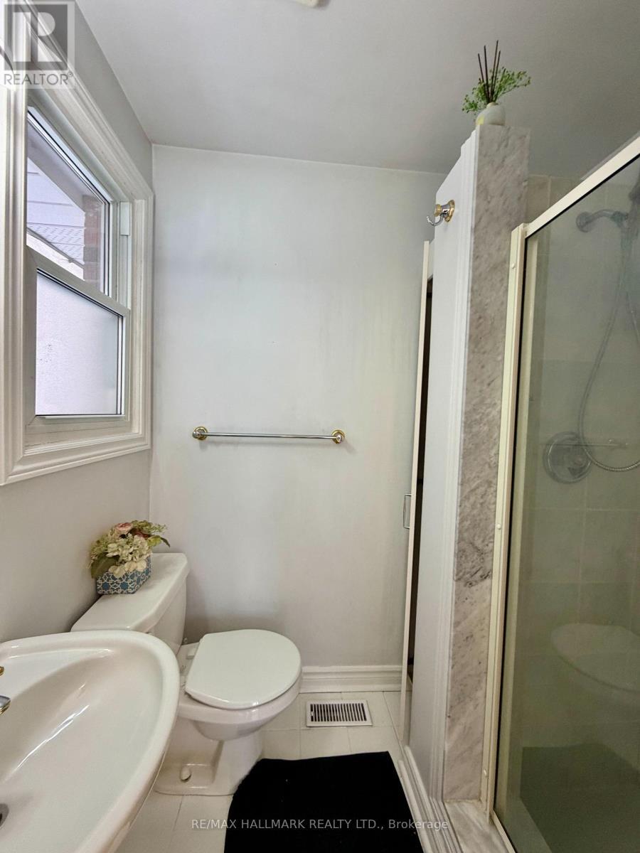 14 Alphonse Crescent, Mississauga, ON - Indoor Photo Showing Bathroom