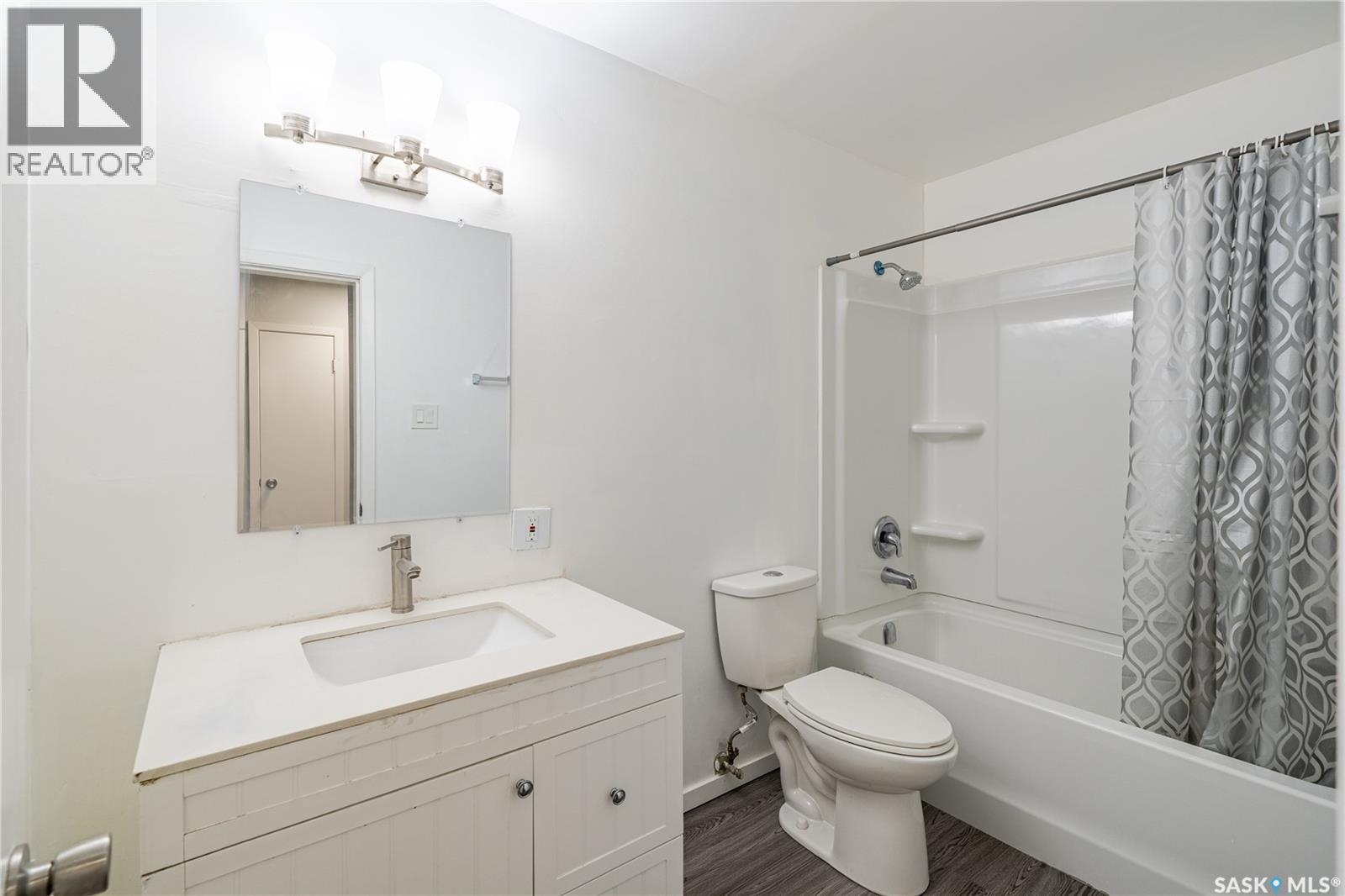 4 38 Spence Street, Regina, SK - Indoor Photo Showing Bathroom