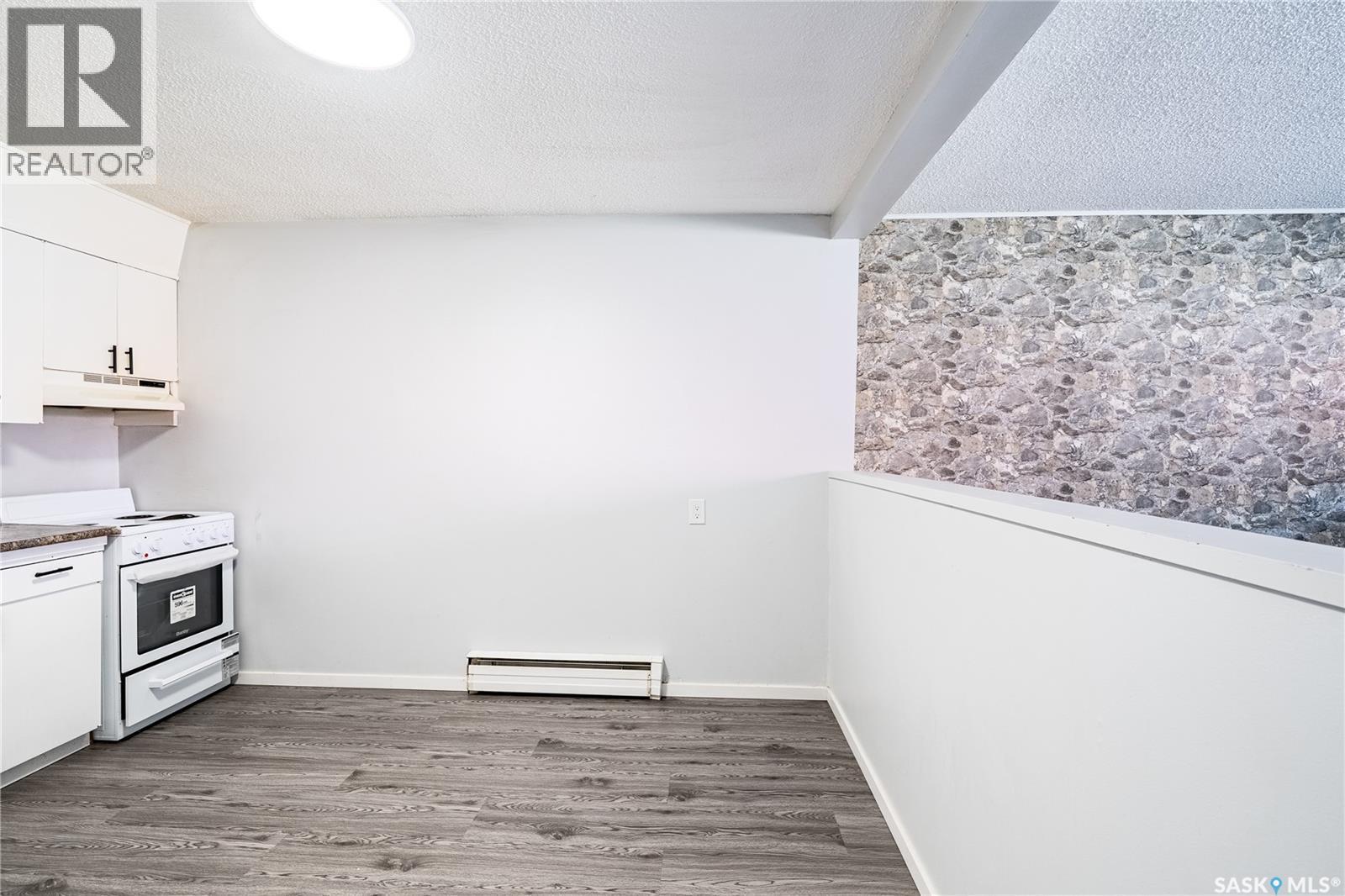 4 38 Spence Street, Regina, SK - Indoor Photo Showing Kitchen