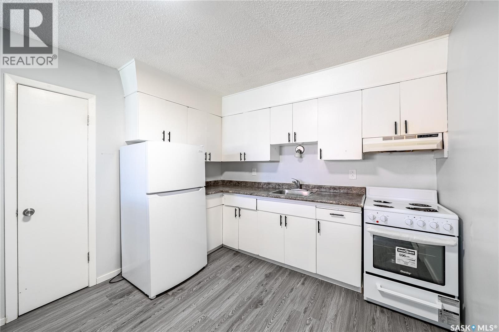 4 38 Spence Street, Regina, SK - Indoor Photo Showing Kitchen