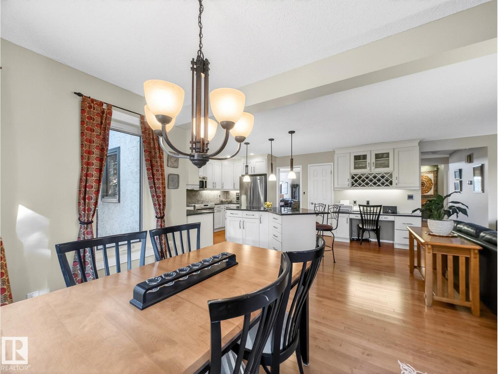 220 Ronning Cl Nw, Edmonton, AB - Indoor Photo Showing Dining Room