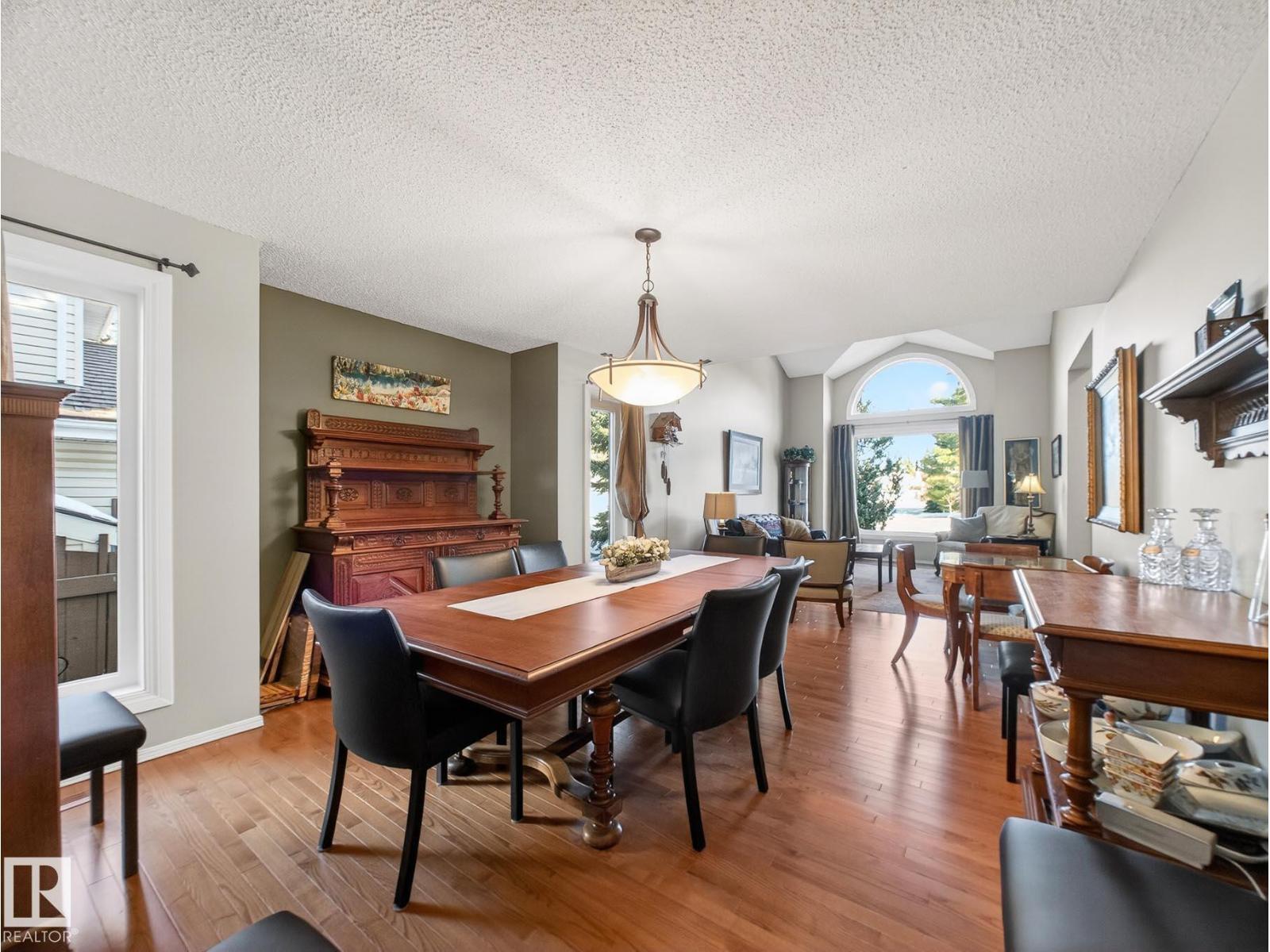 220 Ronning Cl Nw, Edmonton, AB - Indoor Photo Showing Dining Room
