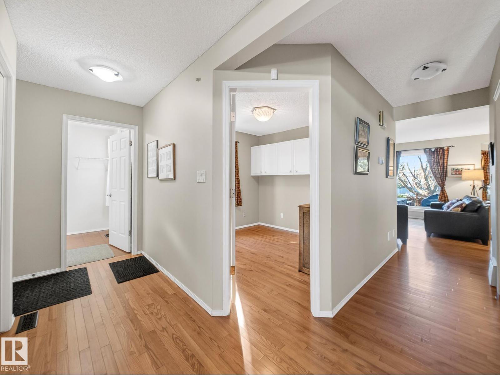 220 Ronning Cl Nw, Edmonton, AB - Indoor Photo Showing Other Room