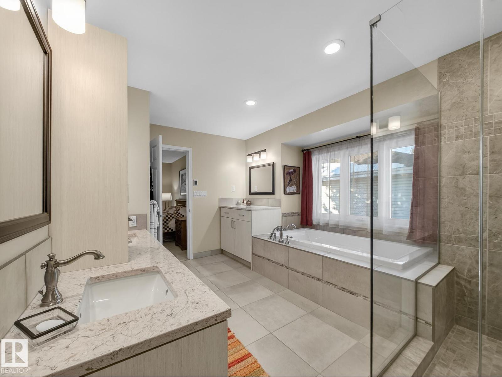 220 Ronning Cl Nw, Edmonton, AB - Indoor Photo Showing Bathroom